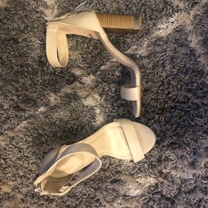 Wild diva. Nude block heel sandals